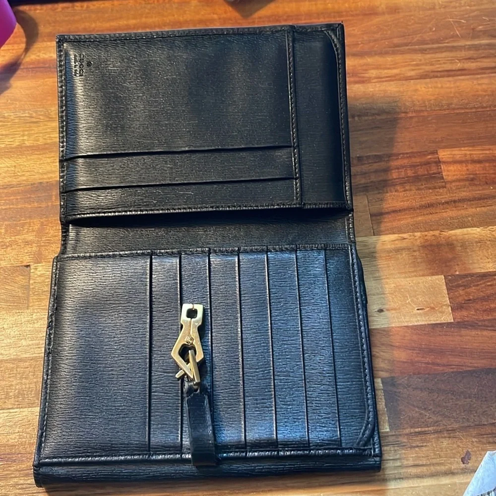 Gucci Authentic Vintage Black Calf Leather Jackie Compact Wallet. 104 - Picture 6 of 13